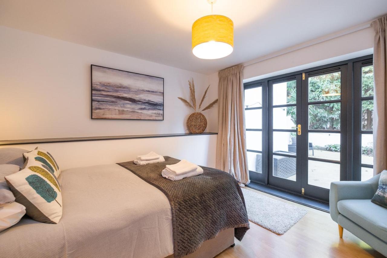 Modern Apt Near Gardens With Large Decking Area - Vivre Retreats Bournemouth Exterior photo