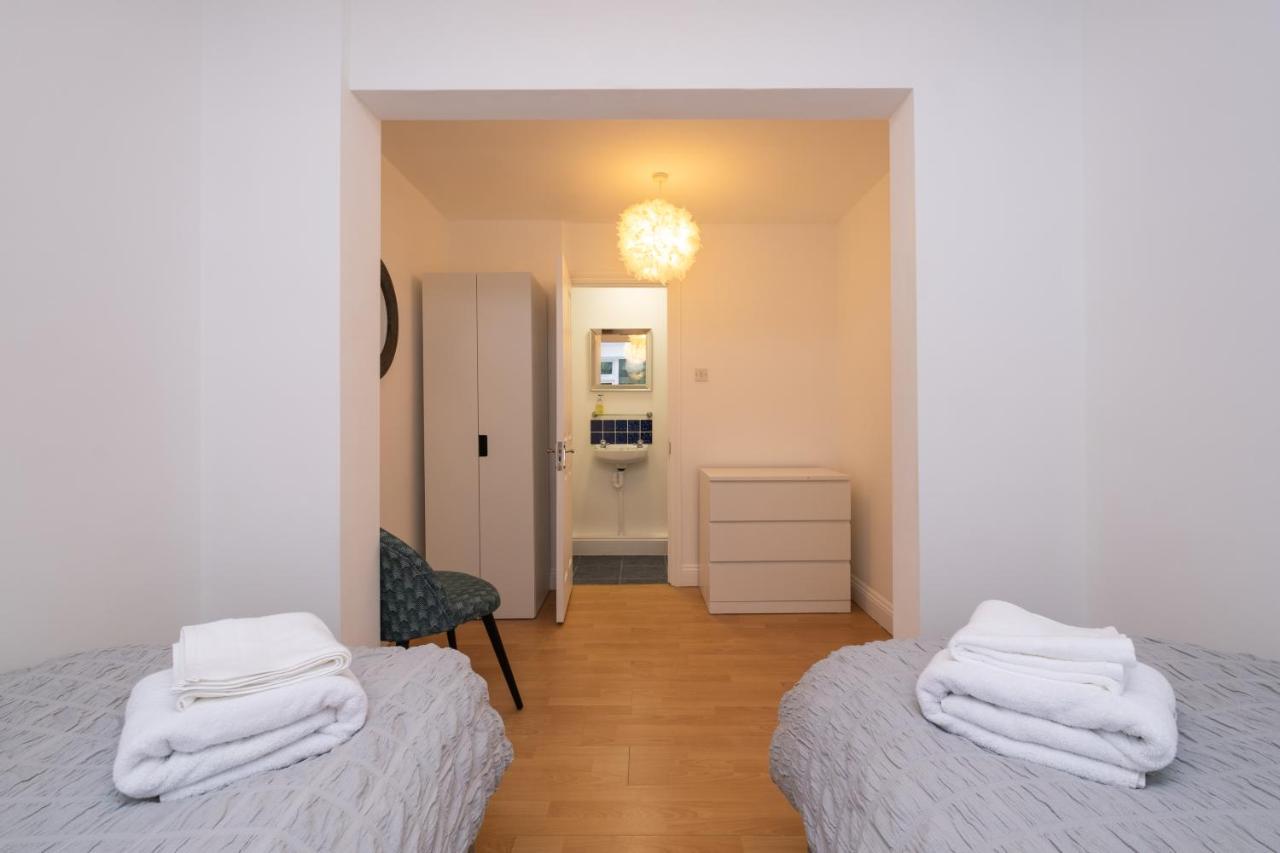 Modern Apt Near Gardens With Large Decking Area - Vivre Retreats Bournemouth Exterior photo